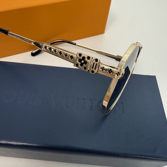 Louis Vuitton  Geometric Sunglasses with Bold Frames Unisex - Picture 5 of 7